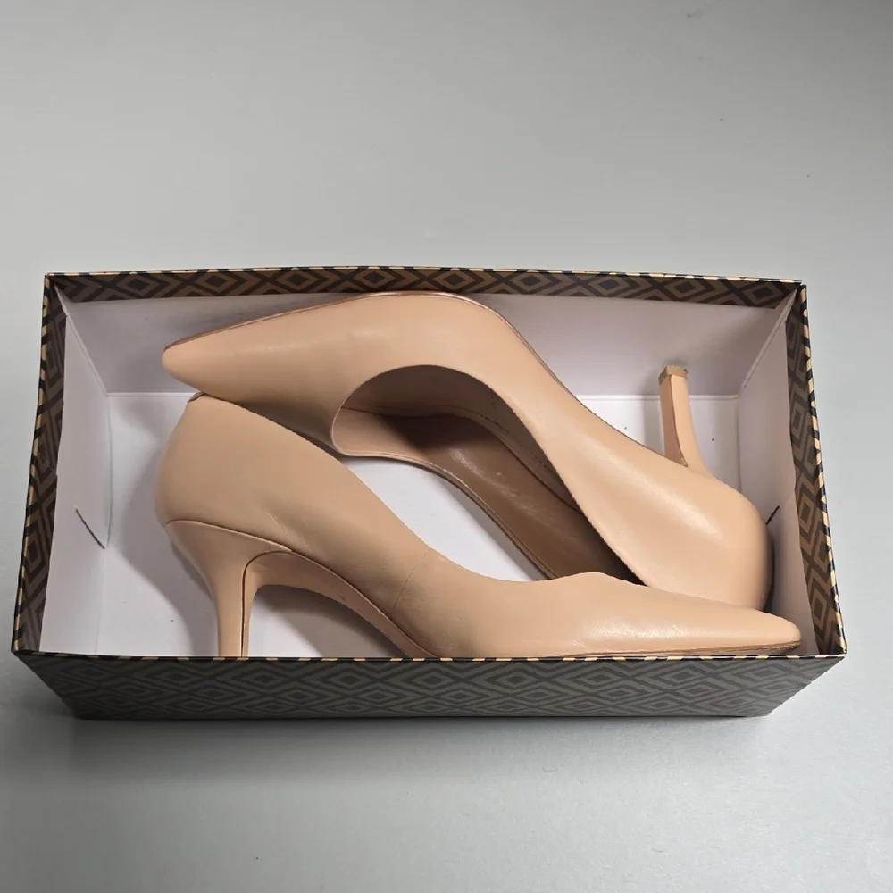 Charles By Charles David Nude Heels - Picture 5 of 8